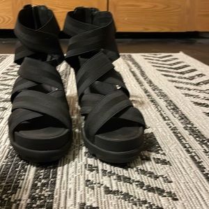 Sorel sandal wedges size 9 black